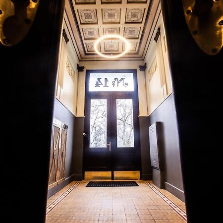 Centrally Located Apartment Overlooking Vermanes Park Riga Buitenkant foto