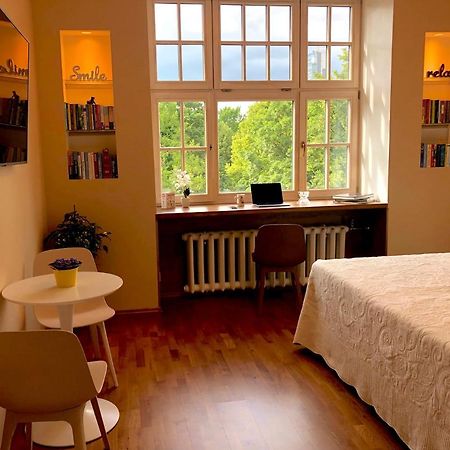 Centrally Located Apartment Overlooking Vermanes Park Riga Buitenkant foto