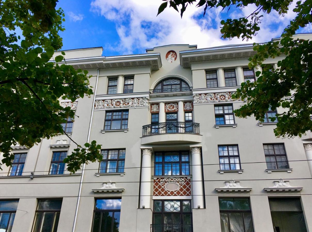 Centrally Located Apartment Overlooking Vermanes Park Riga Buitenkant foto